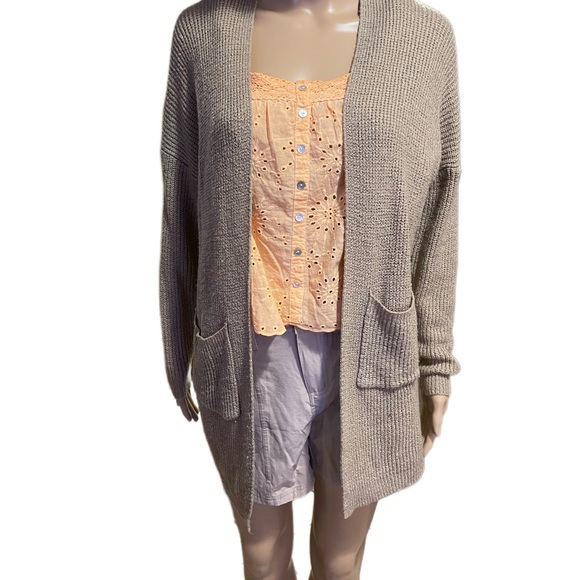 Women’s Low Rise Cargo Shorts Size 6 - Picture 6 of 7